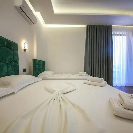 Roas Hotel *
